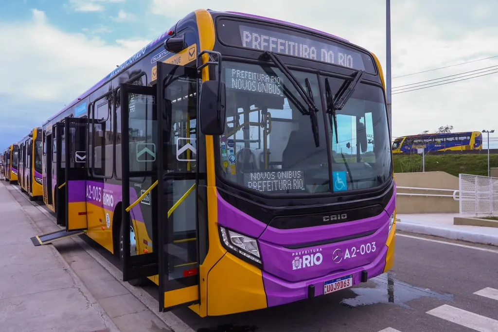 Novos ônibus da 1ª etapa do Sistema RIO que está em implementação  (Rafael Catarcione / Prefeitura do Rio)