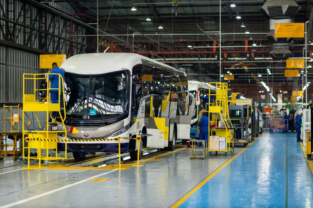 Linha de produção Marcopolo (Divulgação/Arquivo)