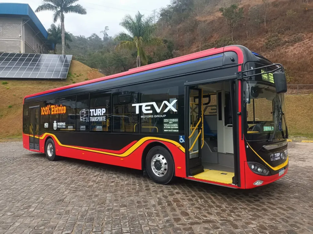Azure A12BR em testes na Turp Transporte (Divulgação)