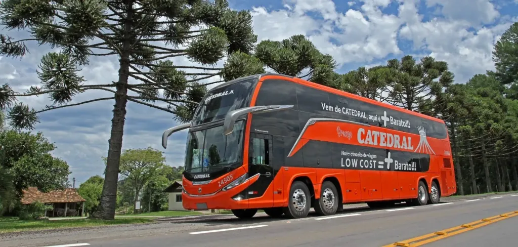 Os veículos são Double Deck e vão operar em rotas de longa distância (Divulgação)