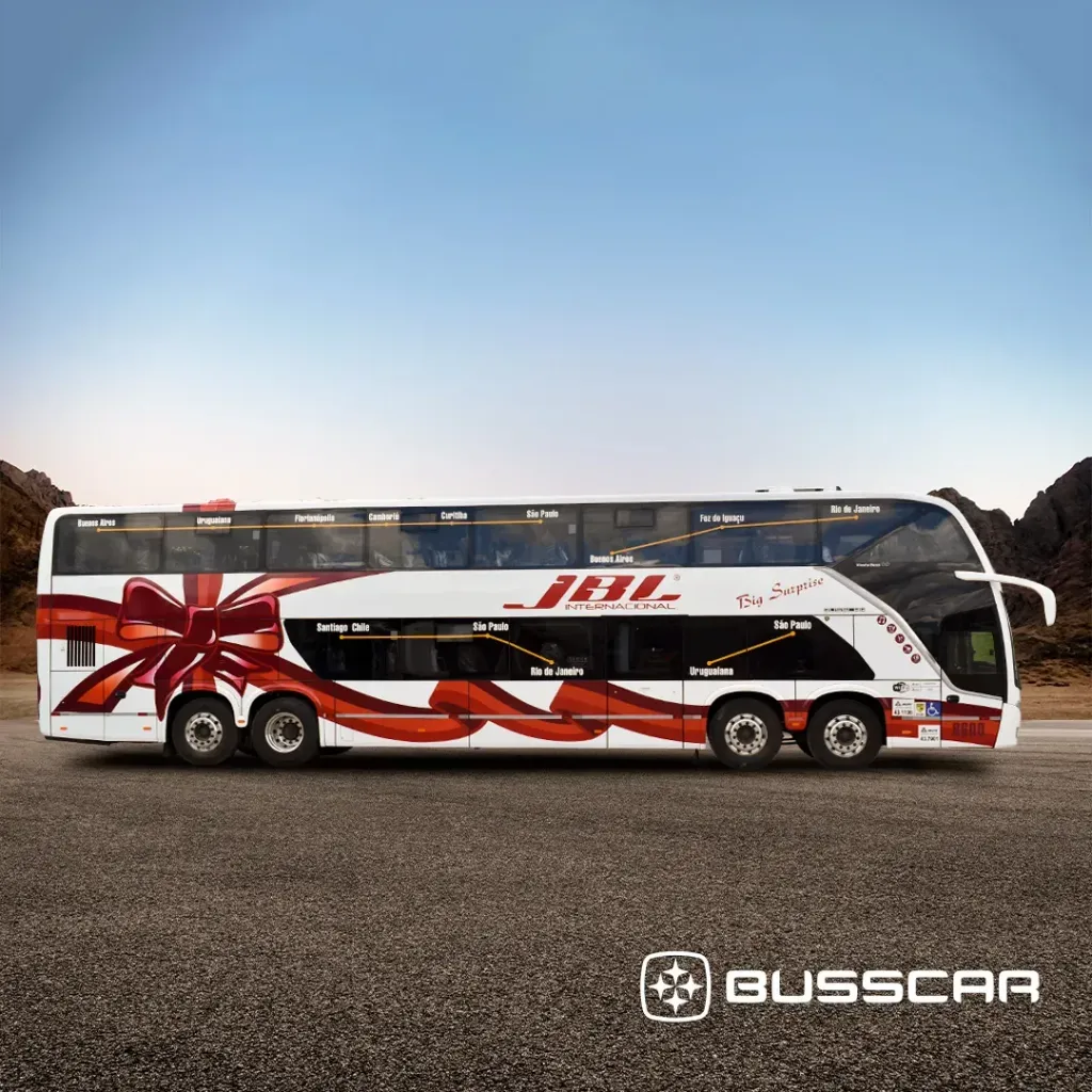 A pintura dos ônibus tem um laço