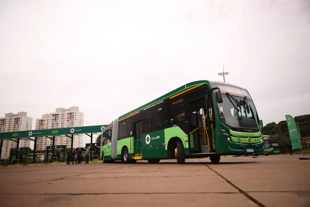 Biarticulado elétrico irá operar no BRT de Goiânia (Divulgação)