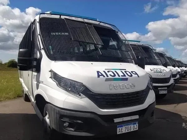 O Eurobus transporta até 24 pessoas (Divulgação)