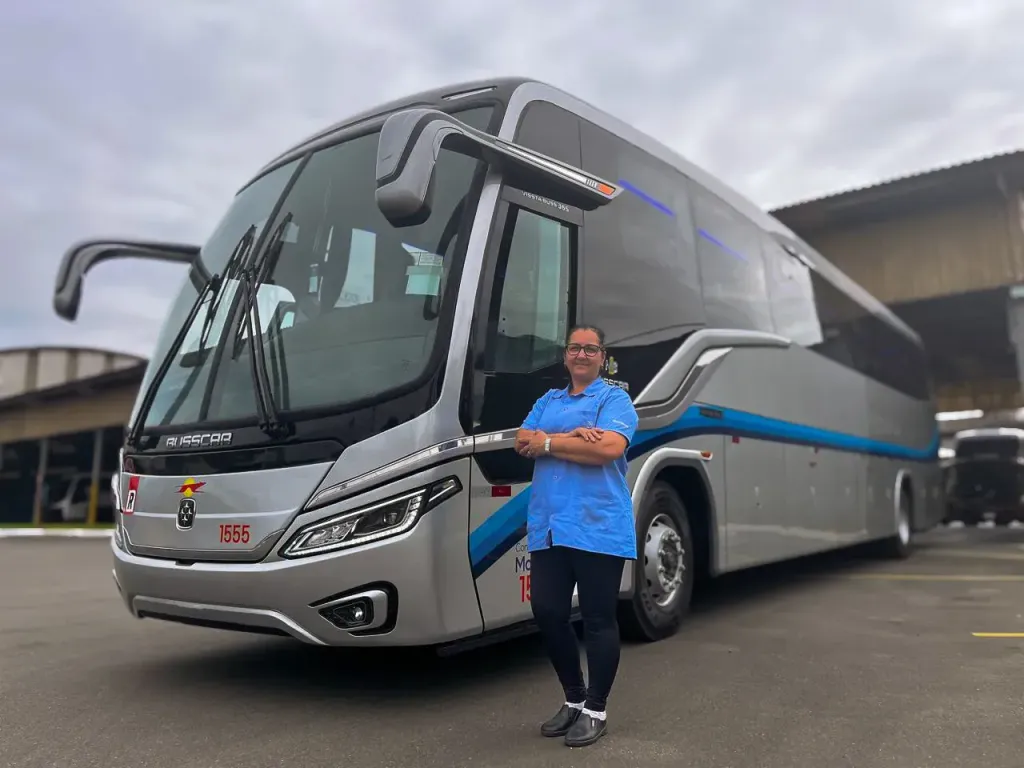 Primeira manobrista da Busscar: Sandra de Borba Gonçalves (DIvulgação)