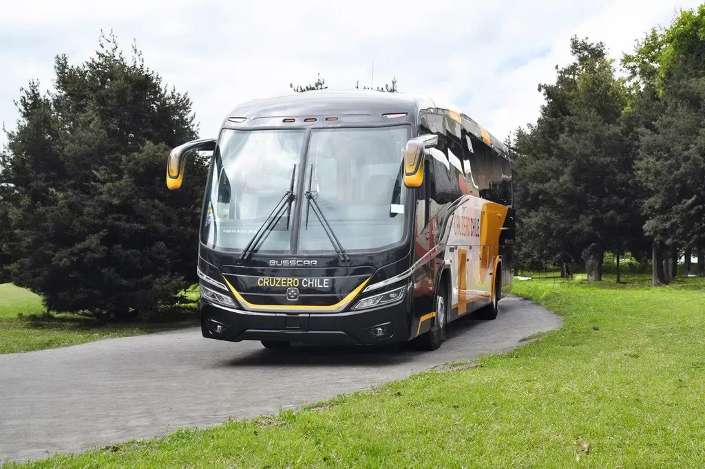 Vissta Buss 345, da família NB1, com chassi Mercedes-Benz O-500 RS 1945 (Divulgação)