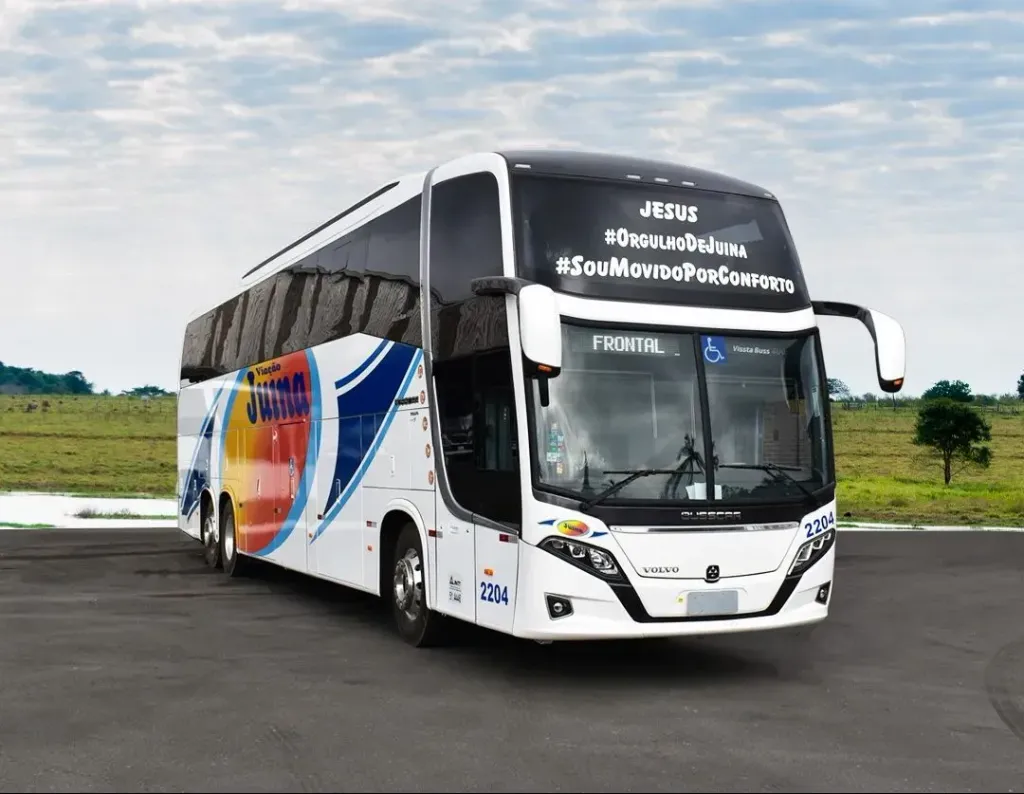 Vissta Buss 400, com chassi Volvo 6×2 (Divulgação)