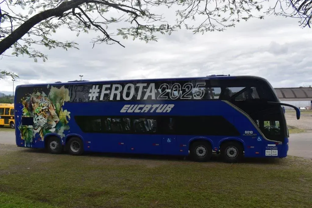 Vissta Buss DD com chassi Volvo B510R 8×2 (Divulgação)