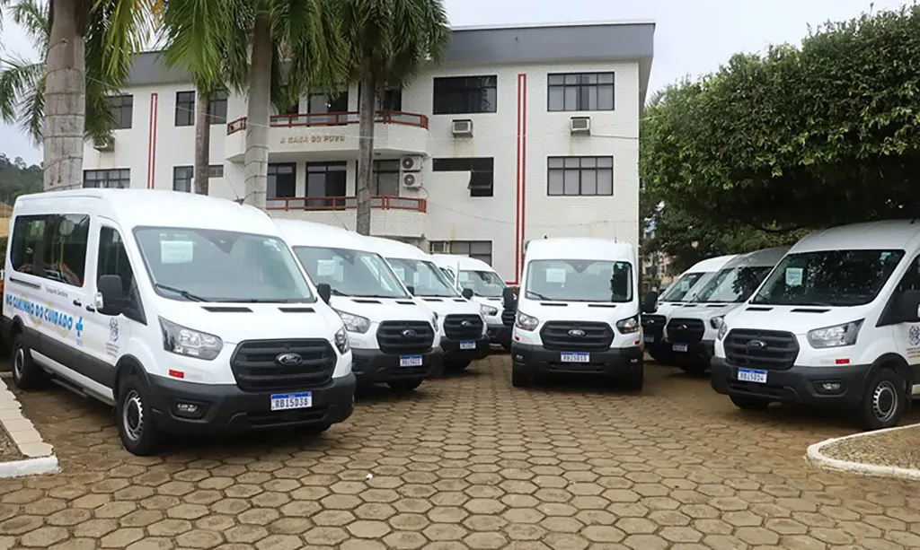 Os veículos do modelo minibus têm capacidade para 14 passageiros (Divulgação)