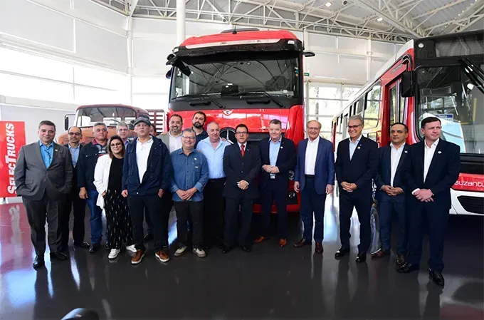 Evento realizado na fábrica da Mercedes-Benz contou com a presença do vice-presidente da República, Geraldo Alckmin (Divulgação)