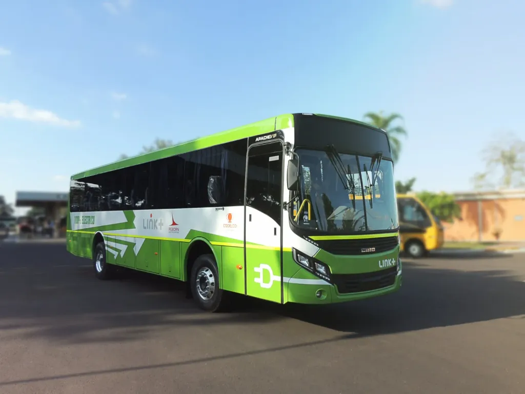 Os ônibus têm estrutura em aço inox (Divulgação)