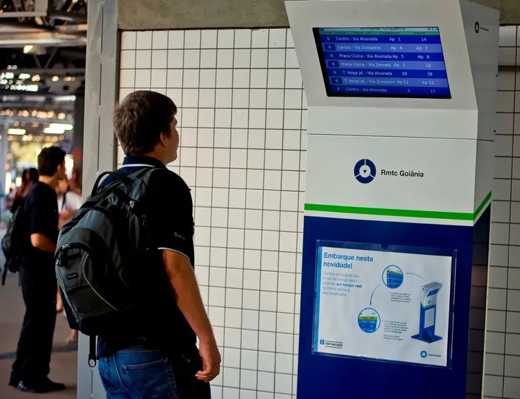 Totem de informações aos passageiros