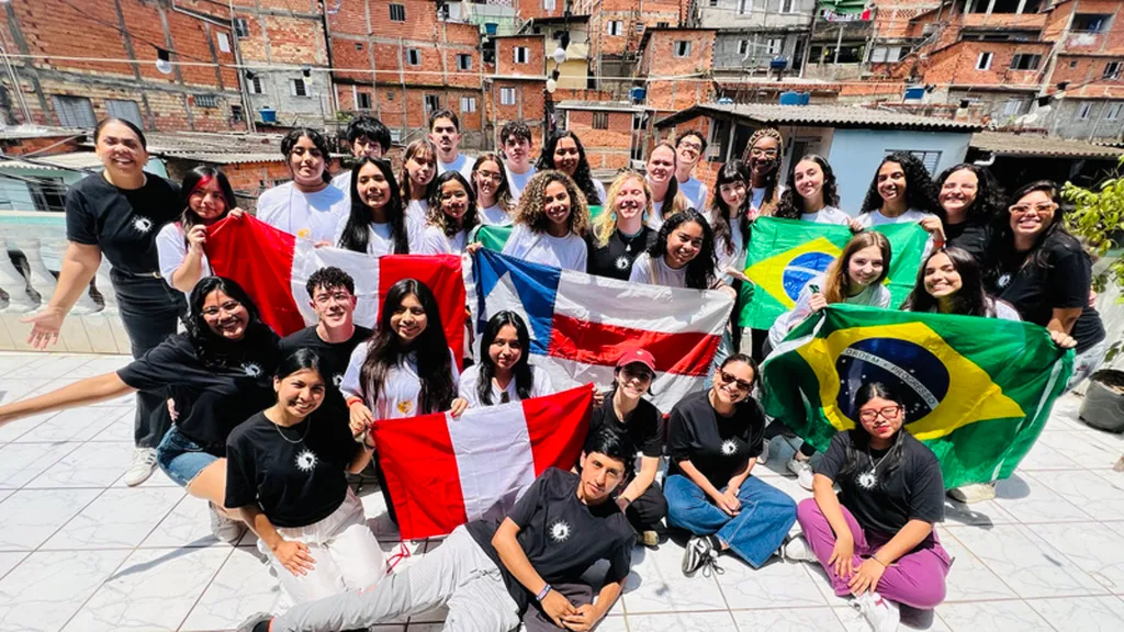 Grupo de jovens participantes do programa (LALA Divulgação)