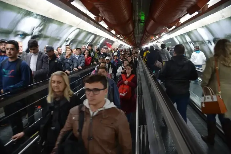 Passageiros no metrô de São Paulo (Rovena Rosa/Agência Brasil)