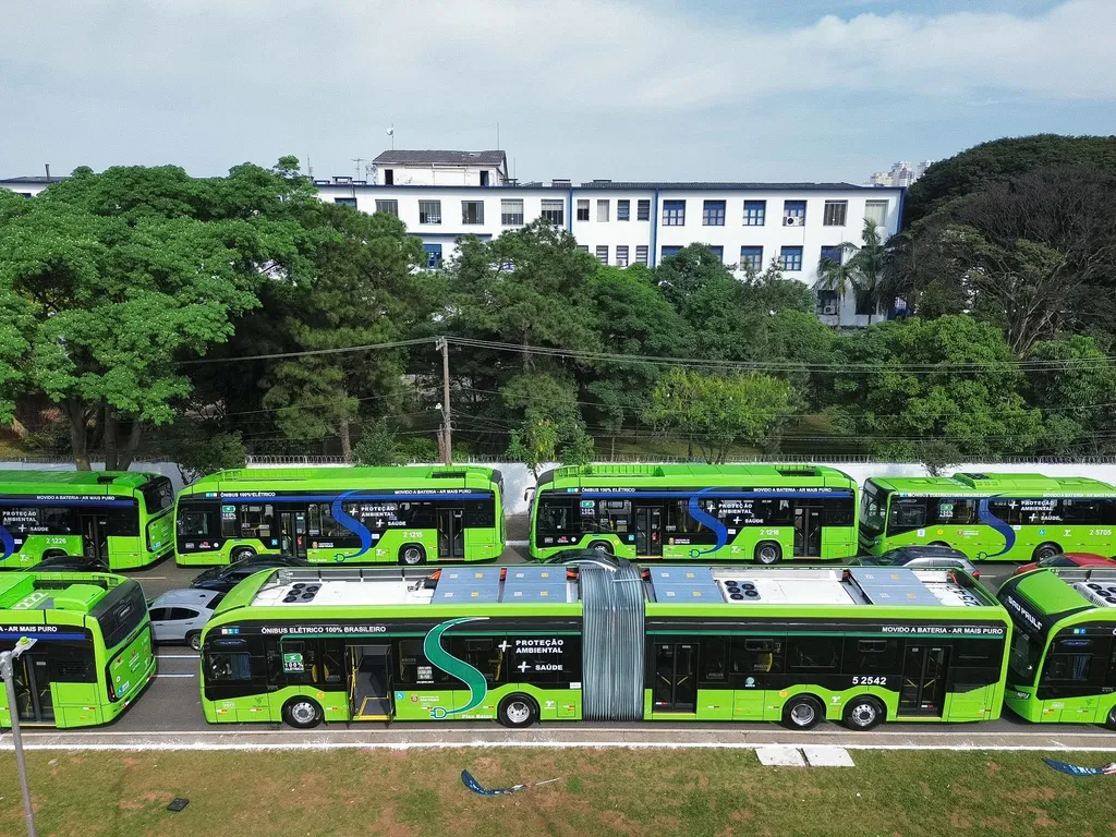 Entrega dos ônibus elétricos em São Paulo (Foto: Sérgio Barzaghi PMSP)