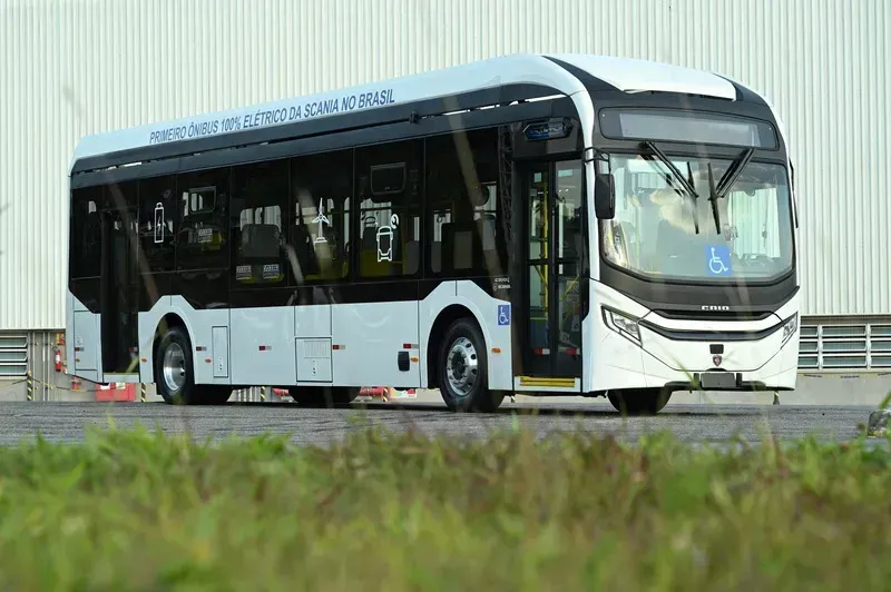 O chassi K 230E B4x2LB foi apresentado na Lat.Bus 2024 (Divulgação)