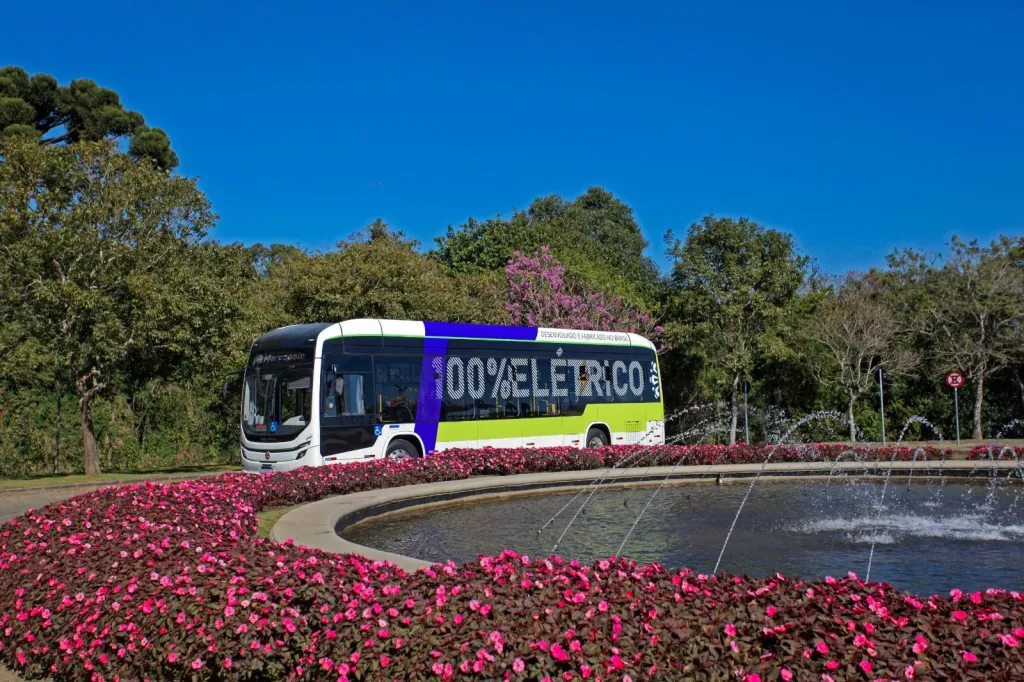 O modelo Attivi Integral, lançado em 2021 pela Marcopolo (Divulgação)