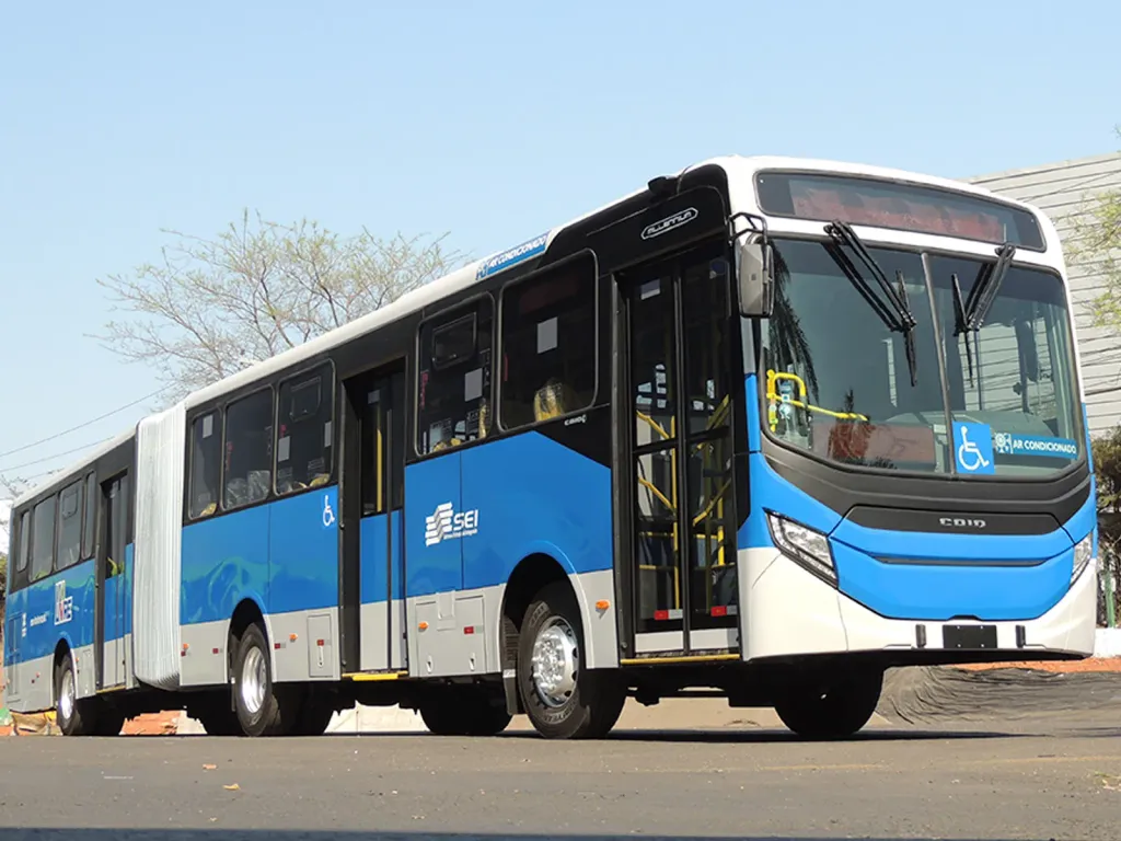 Ônibus Millennium V articulado com chassi Mercedes-Benz (Divulgação)