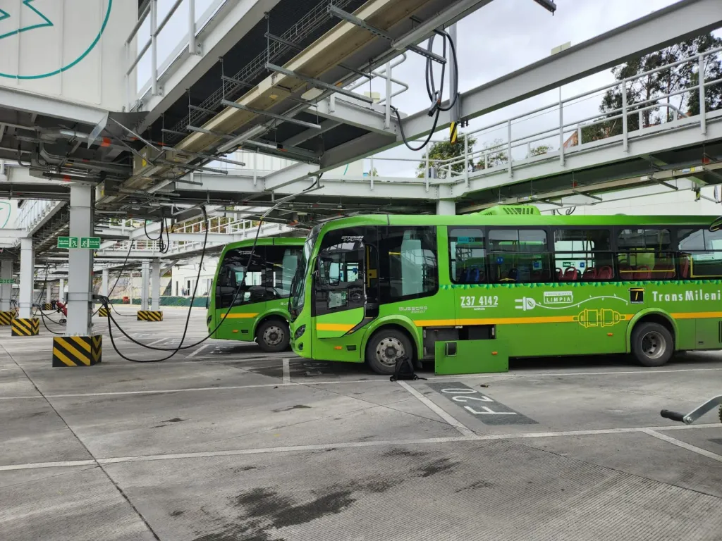 Garagem de ônibus elétricos em Bogotá (Foto: Márcia Pinna – Arquivo)