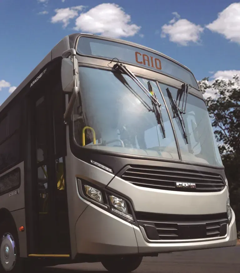Frente diferenciada do ônibus Apache Vip