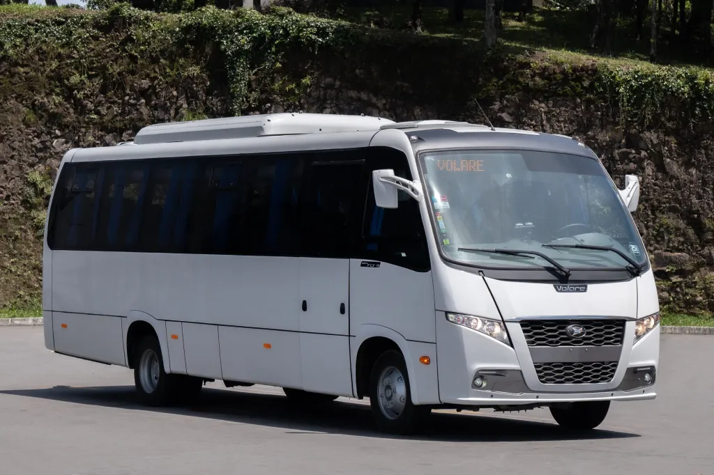 Fabricante forneceu cinco ônibus Paradiso G8 1200 e 25 micro Volare (Divulgação)