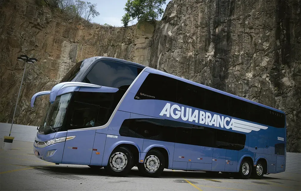 Para oferecer serviços diferenciados aos clientes mais exigentes,algumas operadoras começam a utilizar nas linhas rodoviárias ônibus Double Decker, como o modelo O 500 RSDD 8×2 da Mercedes-Benz