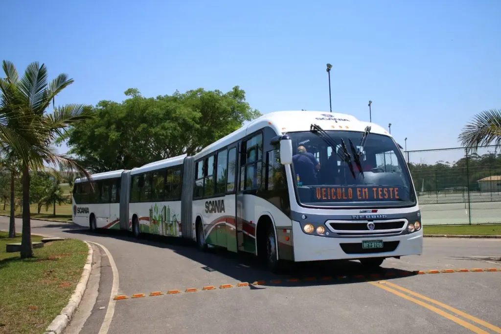 Biarticulado da Scania lançado no México