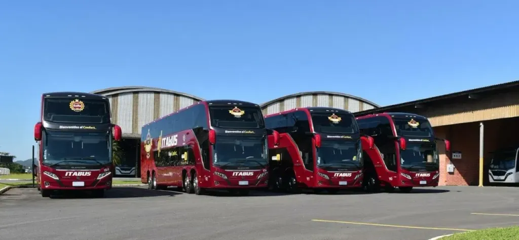 A Busscar fez a entrega de quatro Vissta Buss DD para a Itabus (Divulgação)