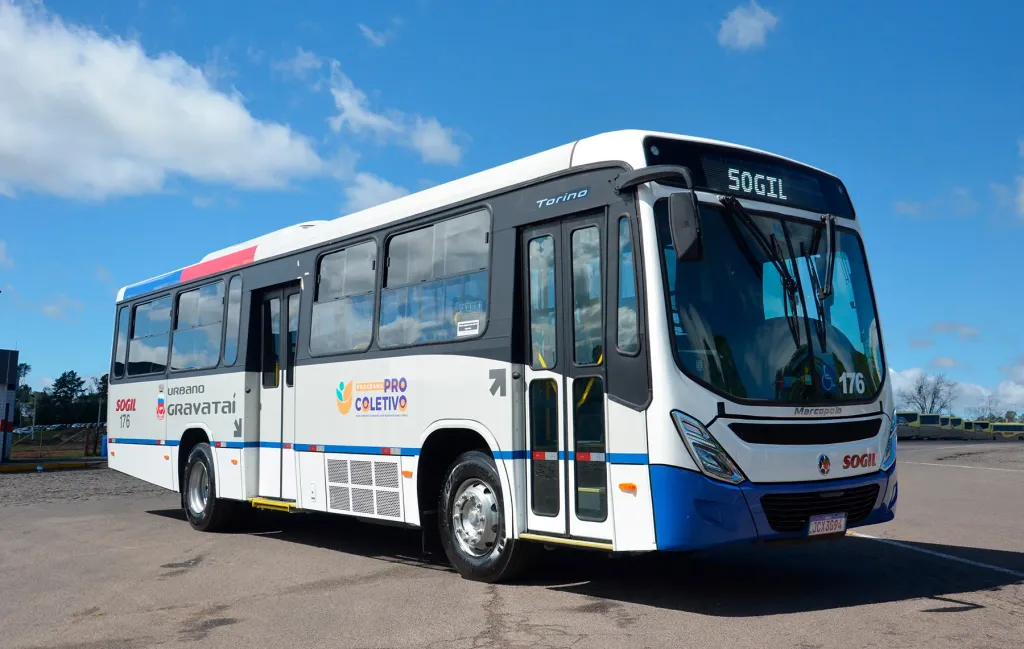 Os ônibus Torino foram desenvolvidos em dois diferentes padrões, com duas e três portas (Divulgação)