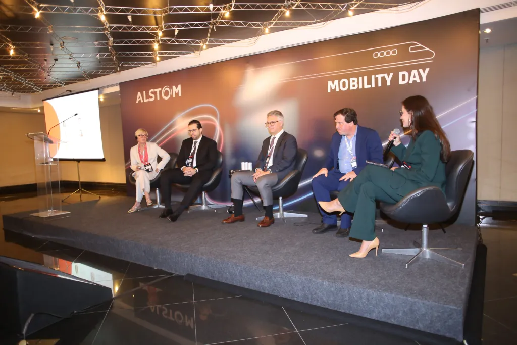 Painel discute o caminho para uma mobilidade urbana descarbonizada e inclusiva (Divulgação)