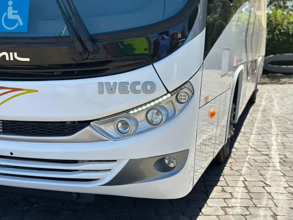 Iveco BUS 17-280 equipado com suspensão pneumática (Divulgação)