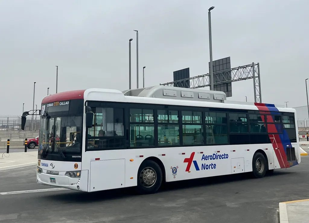 Com uma frota de 150 ônibus, cada unidade percorre 310 km e transporta até 1.000 passageiros/dia (Divulgação)