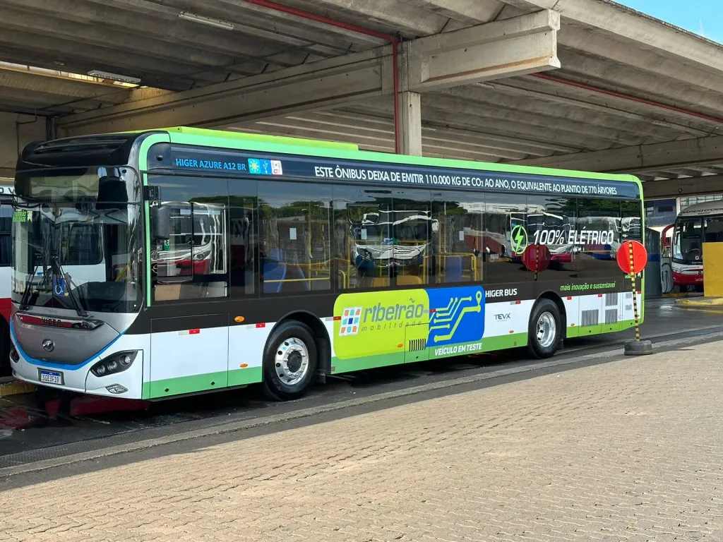 Ônibus elétrico Azure A12BR (Divulgação)