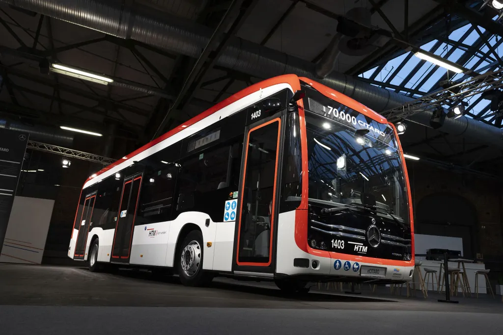 O ônibus comemorativo eCitaro elétrico (Divulgação)