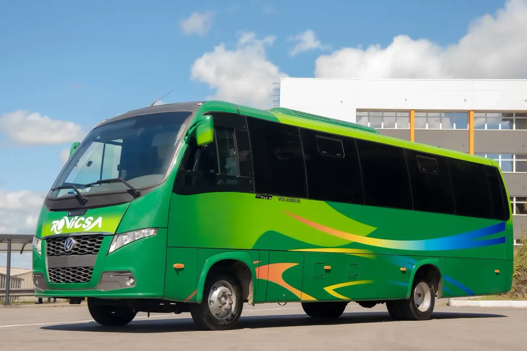 Micro-ônibus entregues à Rovicsa (Divulgação)