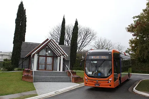 Ônibus elétrico Volvo inicia operação regular em Curitiba (Divulgação)
