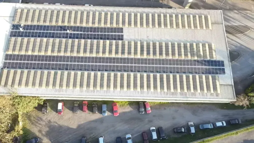 Painéis sobre o terminal Guido Caloi converterão a luz do Sol em energia (Foto: Via Mobilidade)