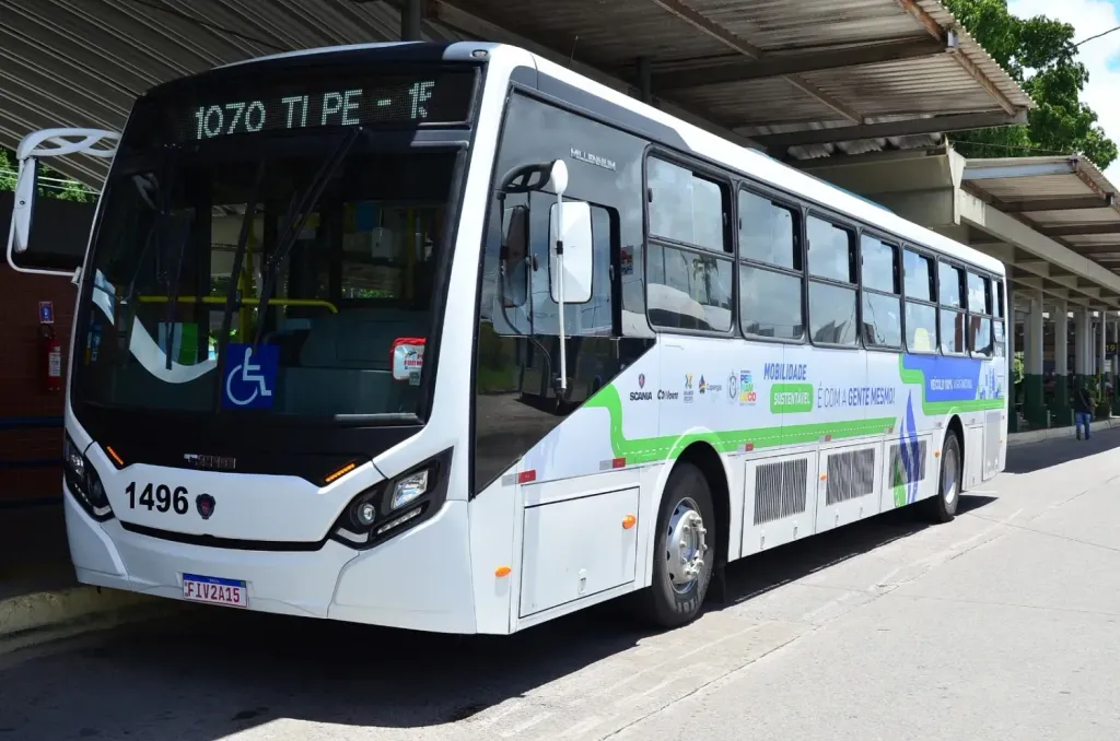 Grande Recife inicia testes com ônibus a gás (Foto: Paulo Maciel)