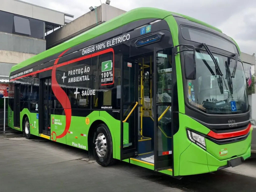 O veículo conta com chassi Mercedes-Benz (Divulgação)
