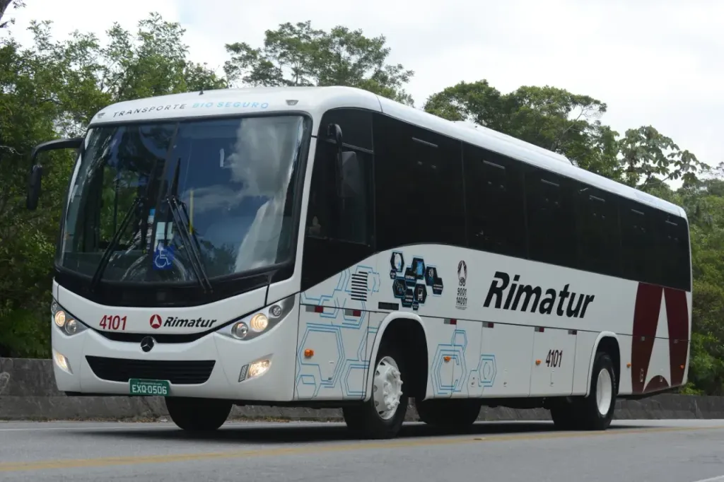 A Rimatur Transportes é o primeiro cliente a adquirir o OF 1621 encarroçado pela Marcopolo (Divulgação)