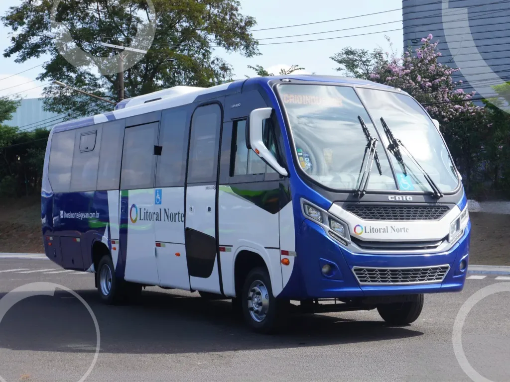 Micro-ônibus F2400 da Realsi Serviços e Transportes Litoral Norte (Divulgação)