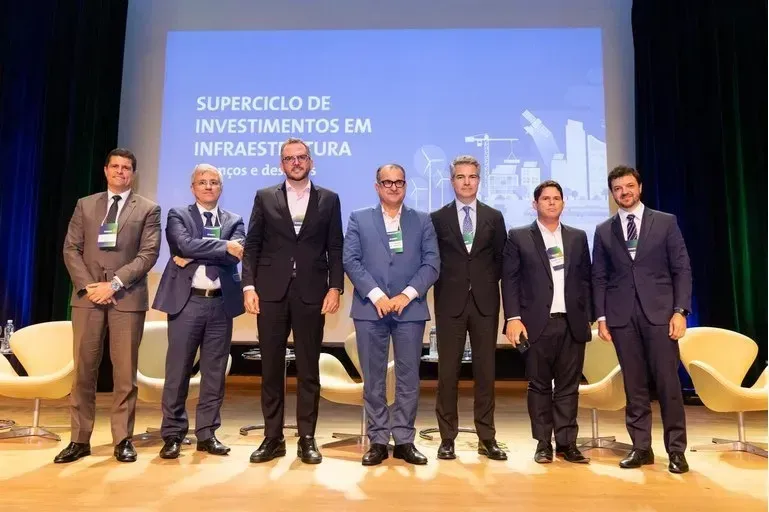 A partir da esquerda, Santiago Yus, Marcos Almeida, Tomé Barros Monteiro de França, George Santoro, Miguel Setas, Radamés Casseb e Guilherme Caixeta (Divulgação)