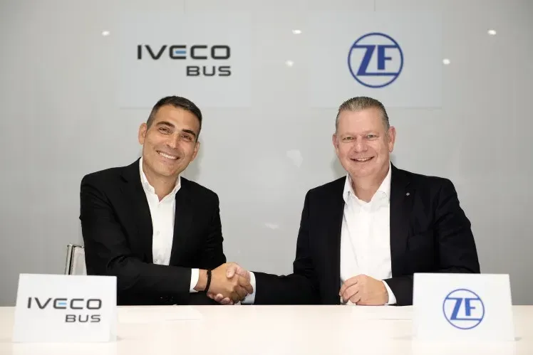 Domenico Nucera, do Iveco Group, e Peter Laier, Mitglied, da ZF (Divulgação)