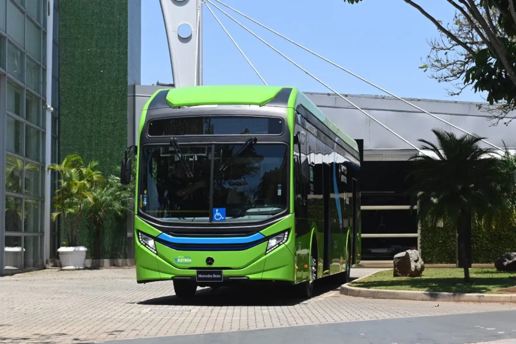 Ônibus elétrico eO500U (Divulgação)
