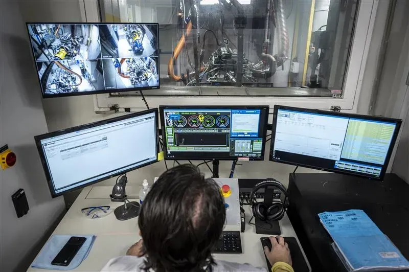 Teste de motores na fábrica da Scania (Divulgação)
