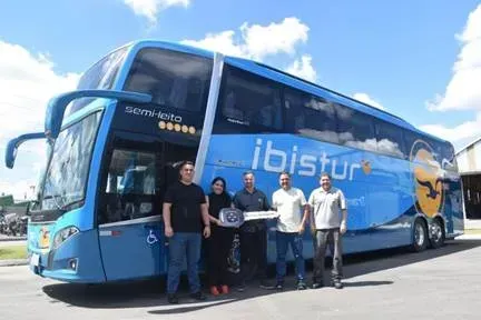Rodrigo Ferreira (Busscar), Daniel Teodoro (Transduarte), Junior Borges (Busscar), Vivian Duarte (Transduarte) e Daniel Teodoro Filho (Transduarte) – Divulgação