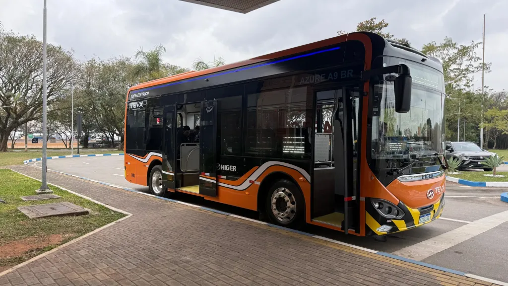 Ônibus elétrico de nove metros da Tevx Higer (Divulgação)