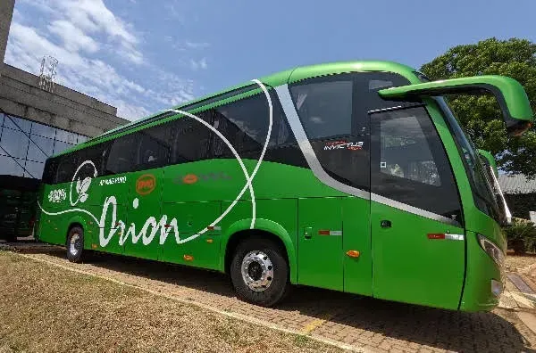 Ônibus de fretamento elétrico com chassi BYD D9F (Divulgação)