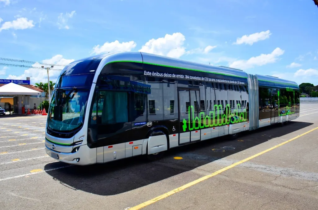 O ônibus conta com chassi da BYD e carroceria da Marcopolo (Divulgação)