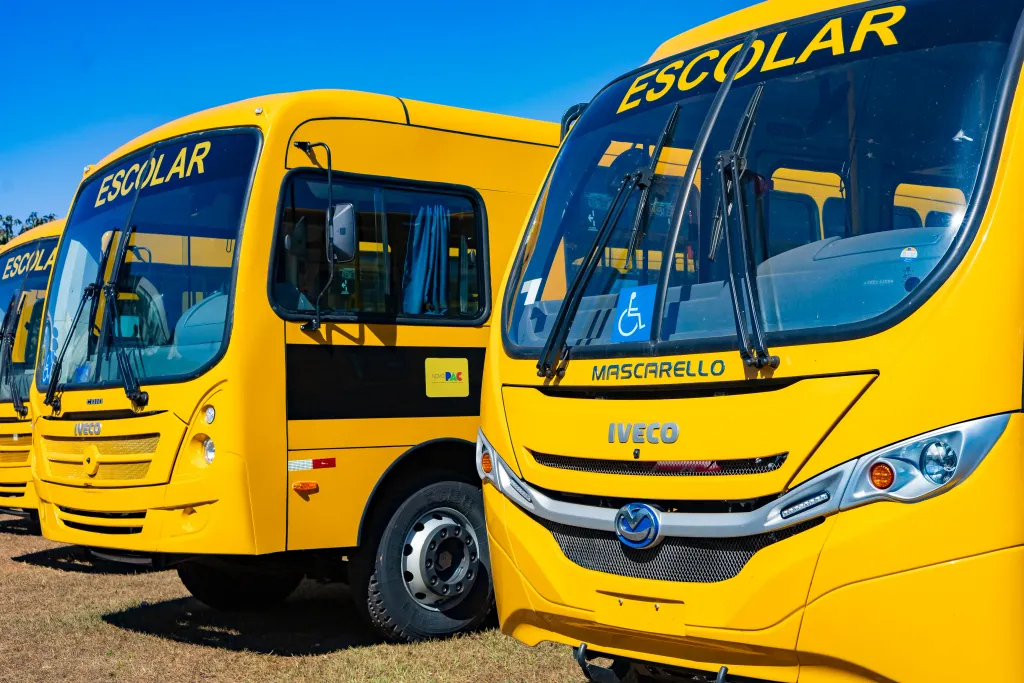 Em 2024, a Iveco Bus entregou 2.000 veículos pelo Caminho de Escola (Divulgação)