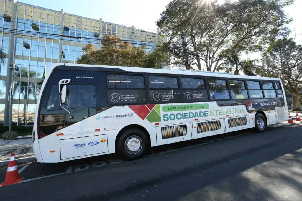 O modelo a gás integrará o transporte coletivo no município por 30 dias (Divulgação)